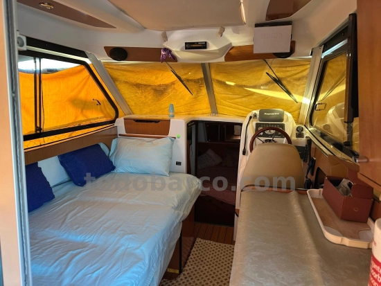 Beneteau Antares 8 usado à venda
