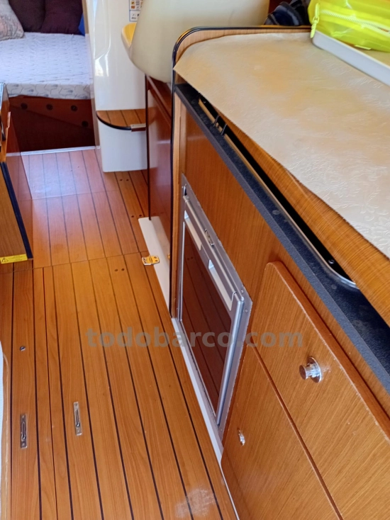 Beneteau Antares 8 usado à venda
