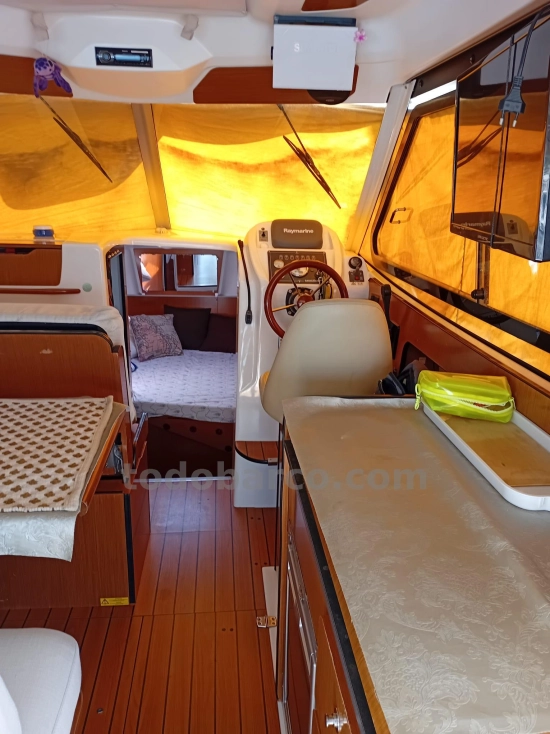 Beneteau Antares 8 usado à venda