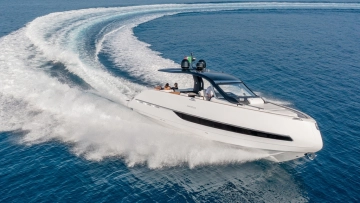 Invictus Yacht TT 420 novos à venda