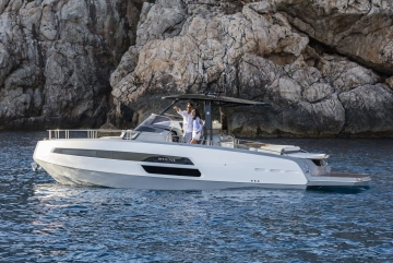 Invictus Yacht GT 370 nuevo en venta