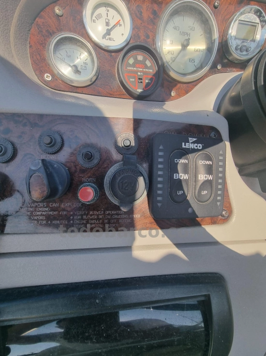 Ebbtide 2500 Mid Cabin Cruiser de segunda mano en venta