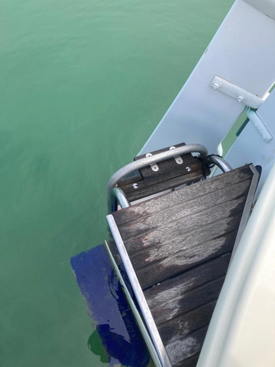 Custom Line Conquistador 34 usata in vendita