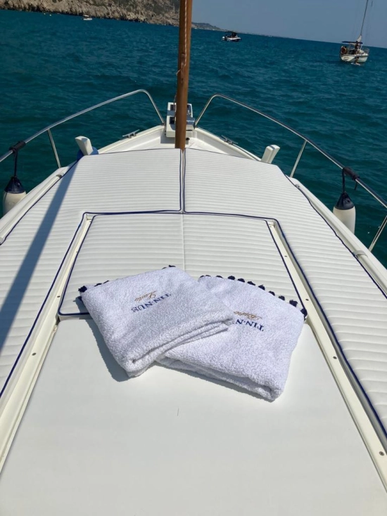 Custom Line Conquistador 34 usata in vendita