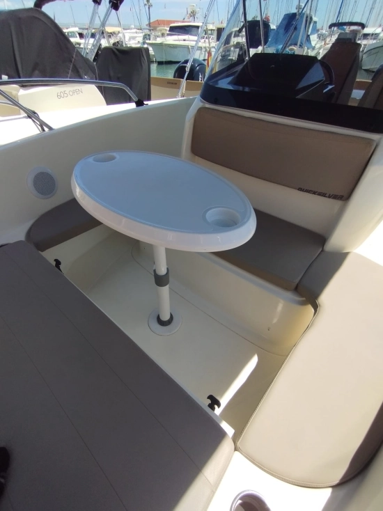 Quicksilver Open Activ 675 usado à venda