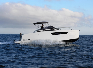 Nuva Yachts M9 Cabin usado à venda