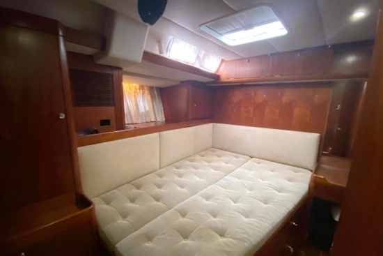 Oyster OYSTER 80 Deck Saloon preowned for sale