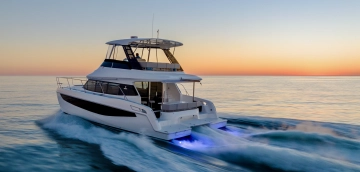 Aquila 42 Owner s version usata in vendita