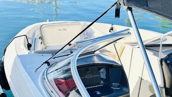 Sea Ray 230 Select preowned for sale