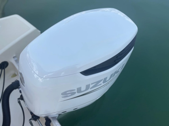 Invictus Yacht 270 usado à venda