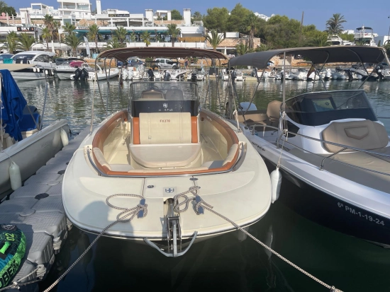 Invictus Yacht 270 usado à venda