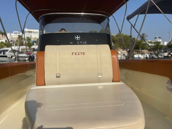Invictus Yacht 270 usado à venda