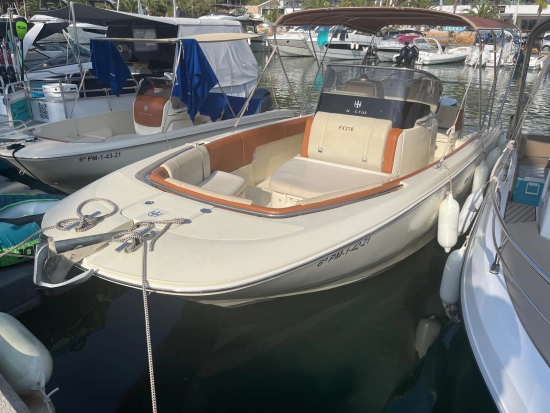 Invictus Yacht 270 usado à venda