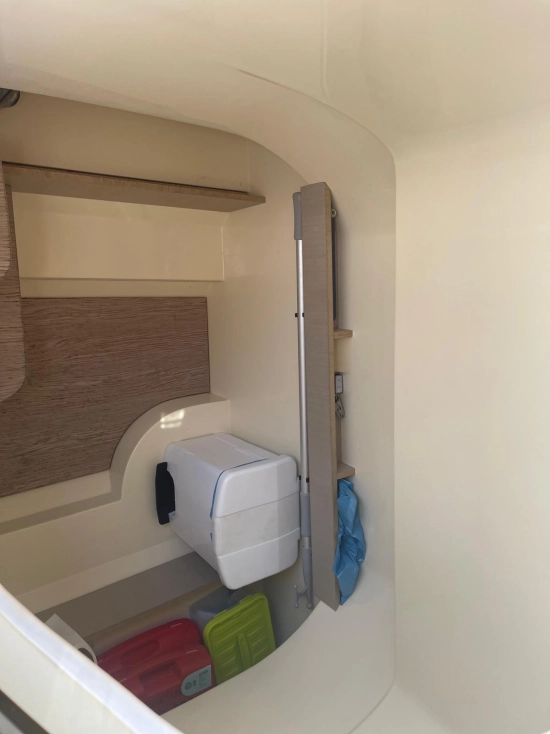 Invictus Yacht 270 usado à venda