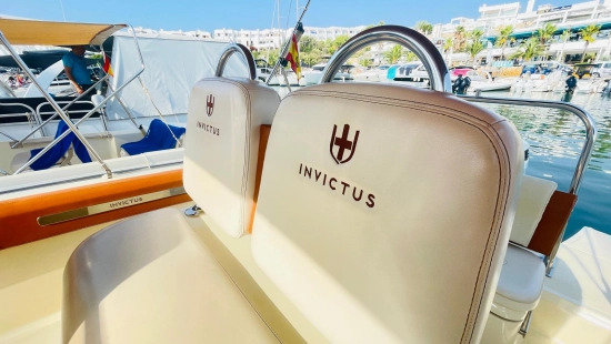 Invictus Yacht 270 usado à venda