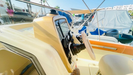 Invictus Yacht 270 usado à venda