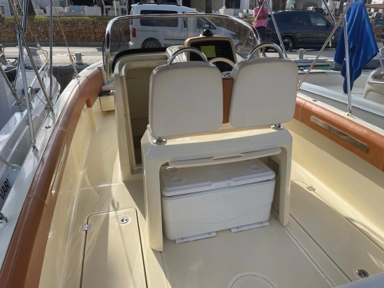 Invictus Yacht 270 usado à venda