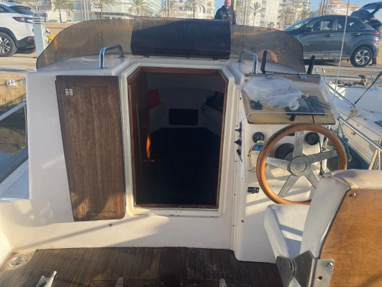 Knort Cabinada 32 usado à venda