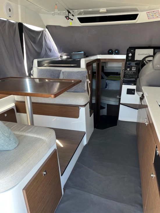 Jeanneau Merry Fisher 10.95 usado à venda