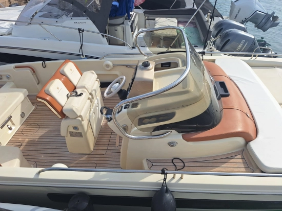 Invictus Yacht 280 Cx usado à venda