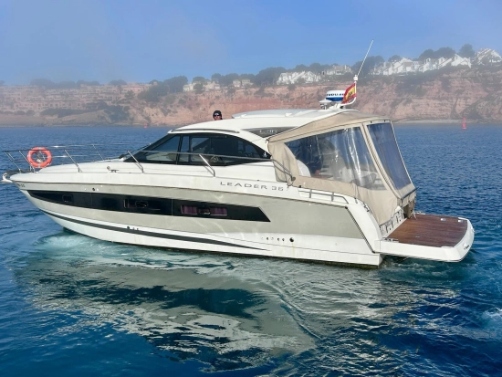 Jeanneau Leader 36 Sportop usado à venda
