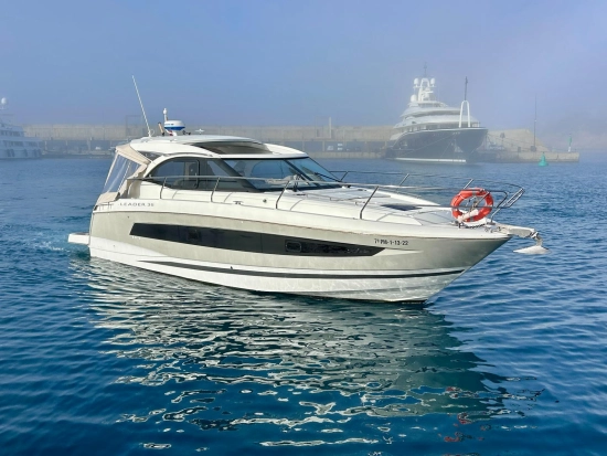 Jeanneau Leader 36 Sportop usado à venda