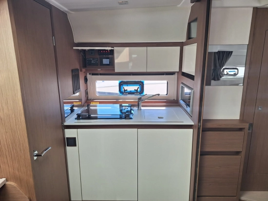 Jeanneau Leader 36 Sportop usado à venda
