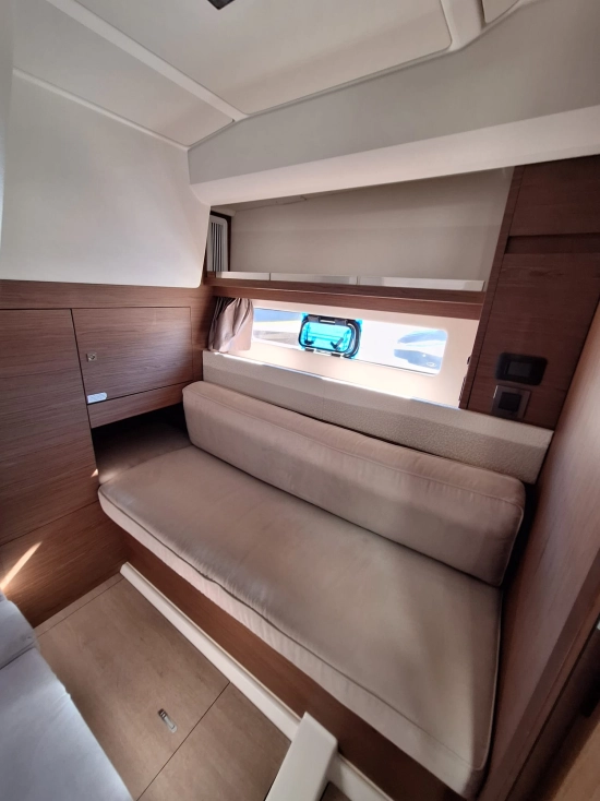 Jeanneau Leader 36 Sportop usado à venda