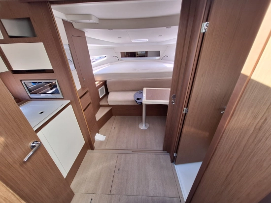 Jeanneau Leader 36 Sportop usado à venda