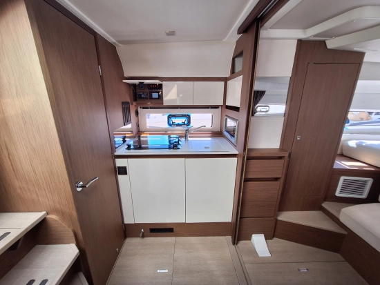 Jeanneau Leader 36 Sportop usado à venda