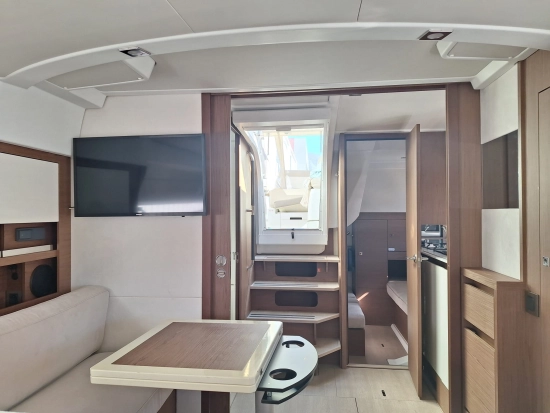 Jeanneau Leader 36 Sportop usado à venda