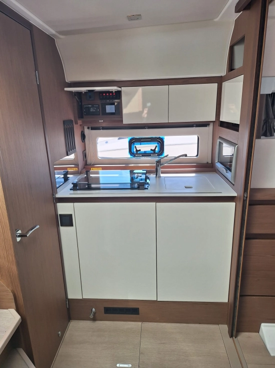 Jeanneau Leader 36 Sportop usado à venda
