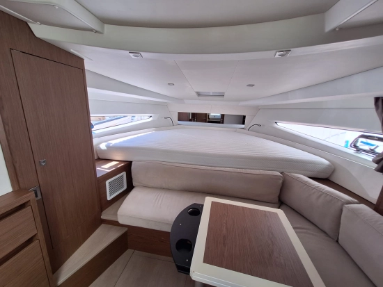 Jeanneau Leader 36 Sportop usado à venda