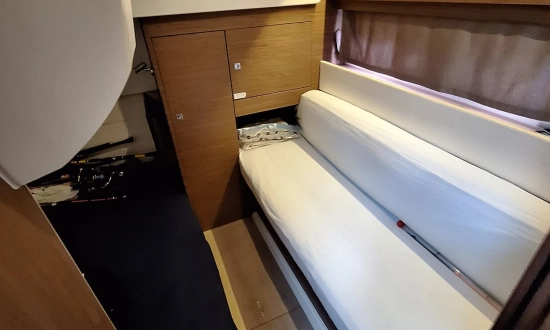 Jeanneau Leader 36 Sportop usado à venda