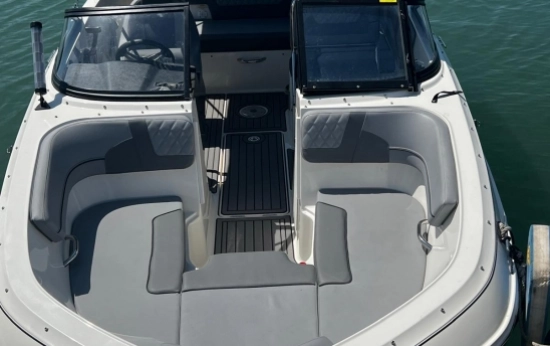 Bayliner VR5 VRSE usado à venda