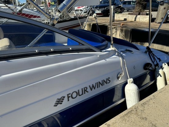 Four Winns Funship 224 preowned for sale