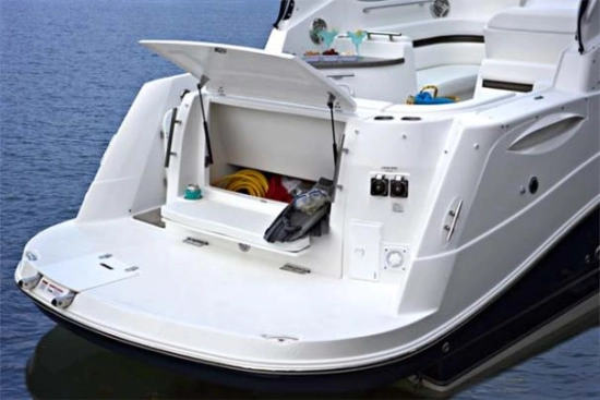 Rinker 260 Express Cruiser preowned for sale