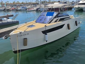 Nuva Yachts M8 usata in vendita
