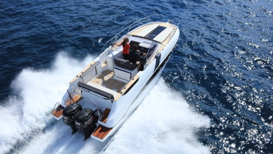 Beneteau Flyer 8.8 Sundeck usado à venda