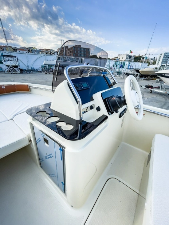Invictus Yacht SX200 de segunda mano en venta