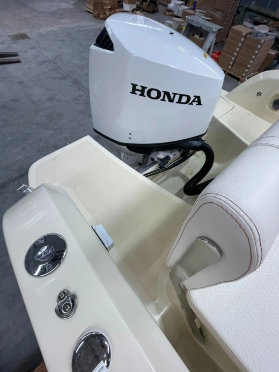 Invictus Yacht SX200 de segunda mano en venta