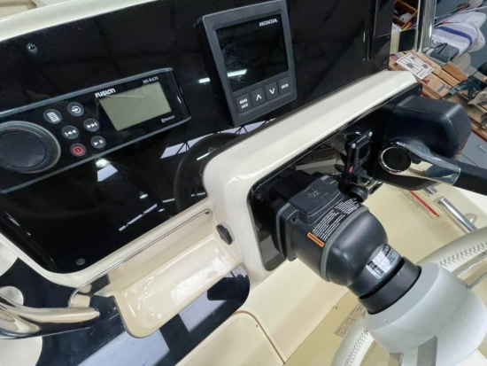 Invictus Yacht SX200 de segunda mano en venta