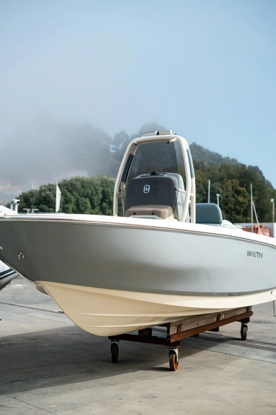 Invictus Yacht 200 HX novos à venda