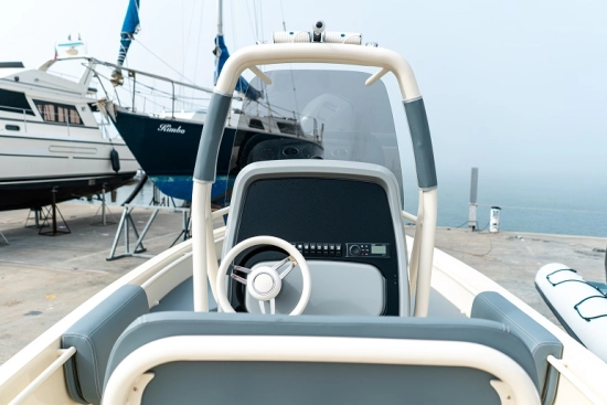 Invictus Yacht 200 HX nuevo en venta
