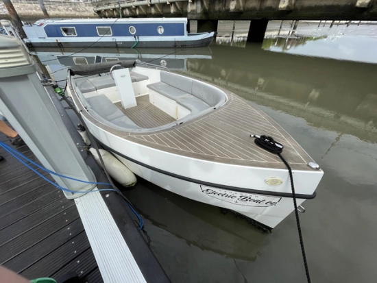 Canadian Electric Boat Volt 180 usata in vendita