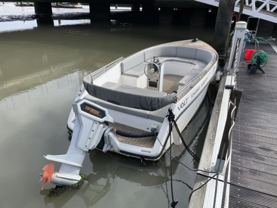 Canadian Electric Boat Volt 180 d’occasion à vendre