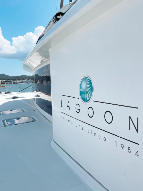 Lagoon 450 F preowned for sale