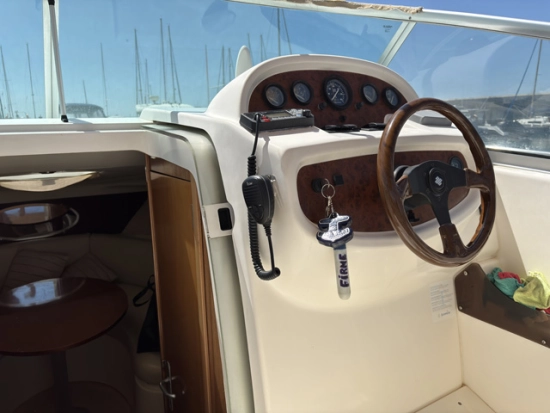 Jeanneau Leader 805 usado à venda