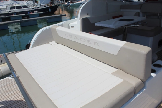 Jeanneau Leader 36 usado à venda