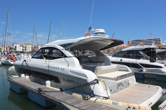 Jeanneau Leader 36 usado à venda